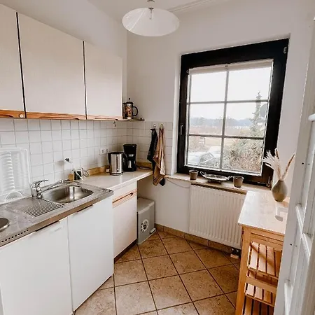 Gastehaus Seezeit Ferienwohnung 3 アパート Neu Sallenthin